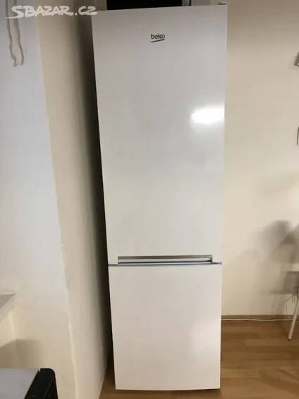 Lednice / lednička s mrazákem BEKO