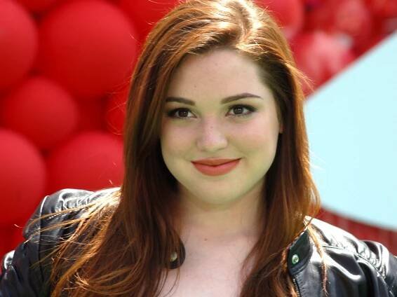 Jennifer Stone fotka