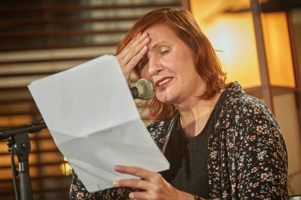 Eva Turnová a Tomáš Hradil: Procházka Turnovým hájem (5. 1. 2022) - Fotogalerie - Knihovna Václava Havla