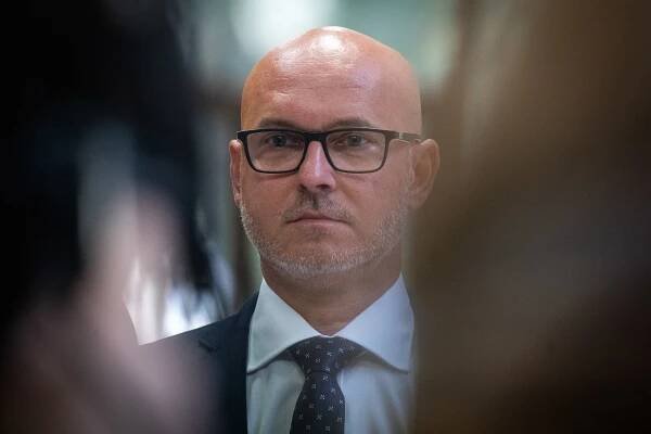 SaS žiada odvolanie Petra Kotlára z funkcie, urazil obete pandémie a spôsobil medzinárodnú hanbu