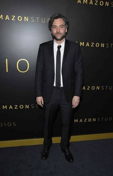 Josh Radnor in black tuxedo at Golden Globes after party