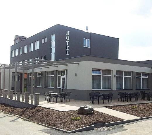 A7305 - Prodej hotelu HARMONY - hotel s kapacitou 50 lůžek, restaurace - zastavěná plocha 2.387m2, pozemky 6.749m2, Rychnov