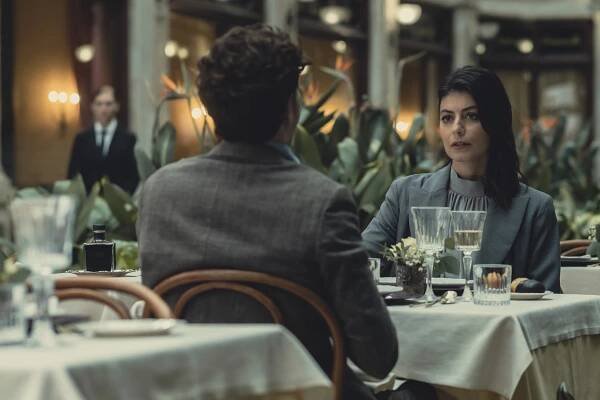 Alessandra Mastronardi - Eine Billion Dollar - Z filmu