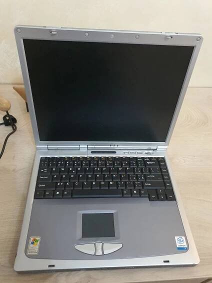 Notebook Clevo D41EF - Počítače a hry