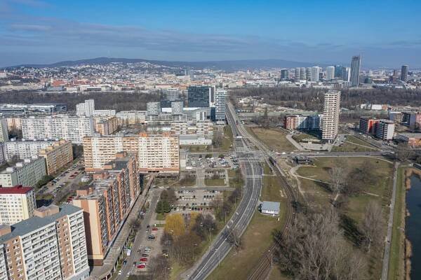 Bratislavská Petržalka prevzala do správy od mesta chátrajúcu budovu Braník