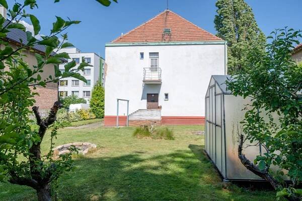 Prodej dvougeneračního domu se zahradou, Praha 4 - Krč - Mgr. Monika Holemá | realitní specialistka na prodej nemovitostí