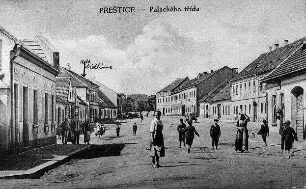 Přeštice, hlavní (Palackého) ulice; před rokem 1918 (sbírka Jiřího Fiedlera).