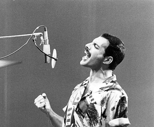 Dcera Freddieho Mercuryho kritizuje film Bohemian Rhapsody