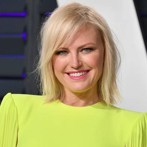 How Malin Akerman Is Maintaining Her Blonde Hair at Home