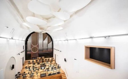 Přidali kvůli akustice bílá „nebesa“... Jihočeská filharmonie se pyšní novým koncertním sálem