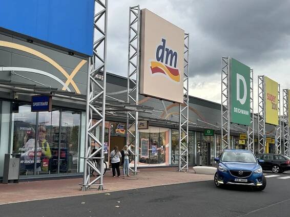 Změny v největší obchodní zóně Chomutova: Předělávají DM, budují nové obchody
