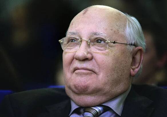 Gorbačov se vrací do Prahy. Sovětský exprezident tu byl ještě za Havla na Hradě