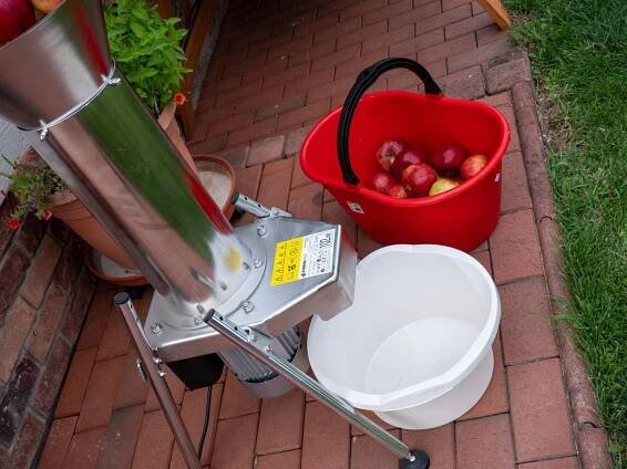 Elektrický drtič na ovoce EFC-1 1100W 15l, 400kg/h., 55x55x104cm StrendPro 119583, 230V