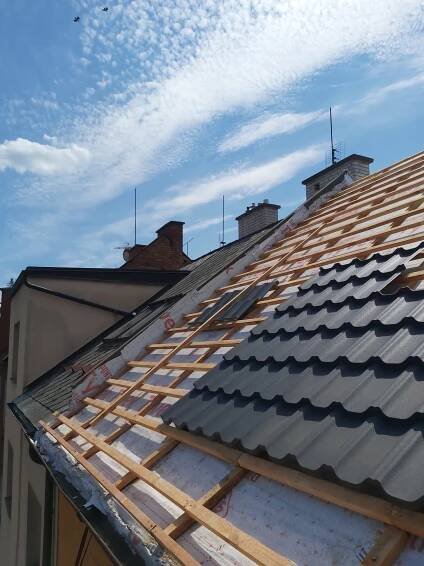 Roofman - Střechy a stavby na klíč| Rekonstrukce střech (3 v 1) řadových RD v Olomouci, krytina BudMat