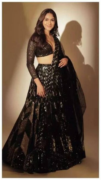 Mrunal Thakur makes a statement in chic black outfits