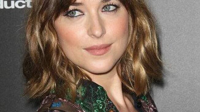 Dakota Johnsonová u moře: 50 odstínů lásky