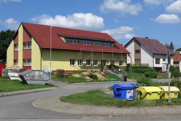 Malá obec, dárek za miliony pro děti. Kouty mocně investují do školy i školky