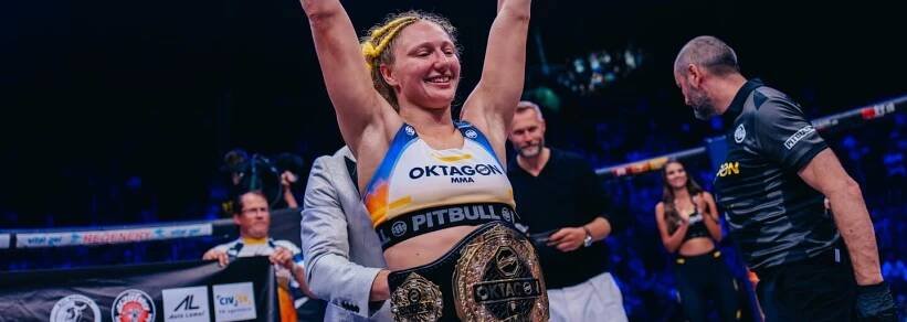 Oktagon má novou šampionku a česká hvězda šokovala tvrdým ukončením. Nela Slováková zářila štěstím