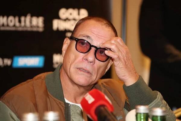 Jean-Claude Van Damme (63) v Praze: Úsměvy, podpisy a nadšení z obrazu!