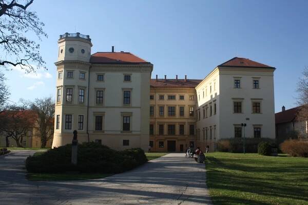 Súbor:Strážnice - zámek (2).JPG