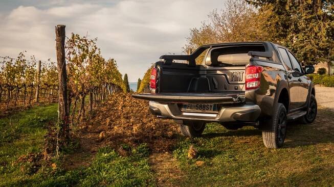 Fiat Fullback: Podrobné specifikace vozidel & Interaktivní nástroj pro srovnání