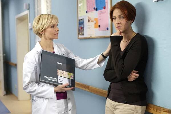 In aller Freundschaft - Sturmwarnung - Z filmu - Andrea Kathrin Loewig, Hendrikje Fitz