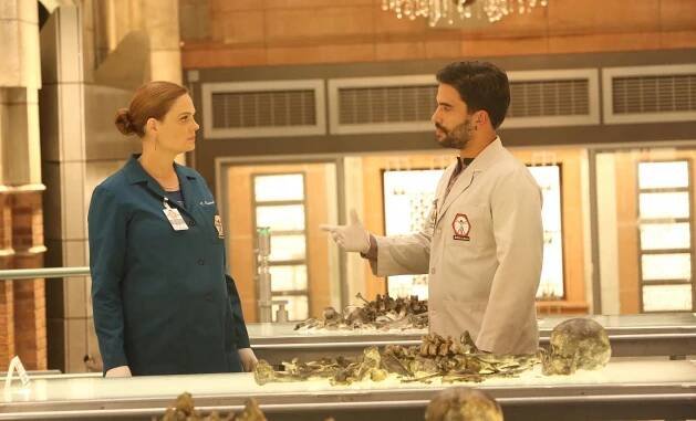 Sběratelé kostí - Muž v cele smrti - Z filmu - Emily Deschanel, Ignacio Serricchio