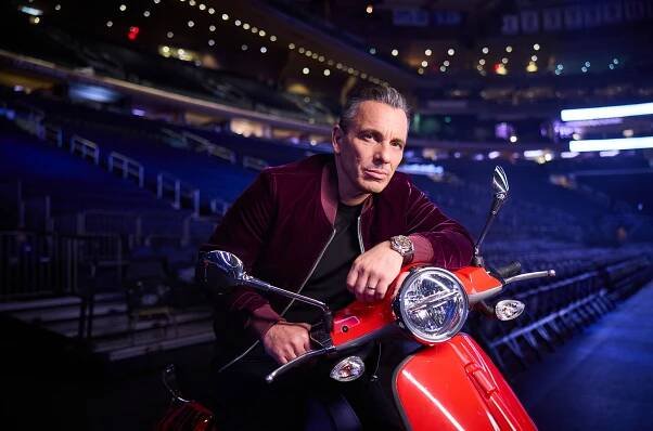 Sebastian Maniscalco Talks Being 2025's No. 1 Grossing Live Comedian