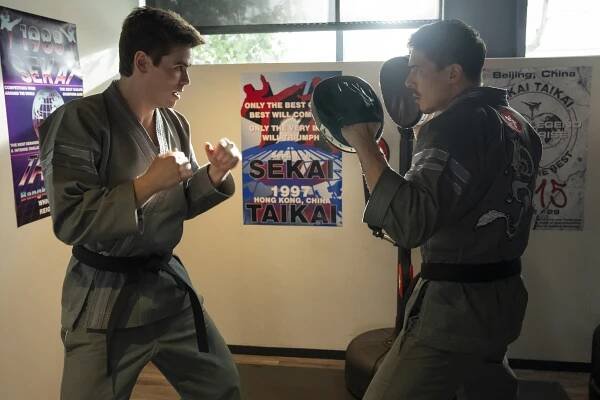 Patrick Luwis, Lewis Tan - Cobra Kai - Série 6 - Z filmu
