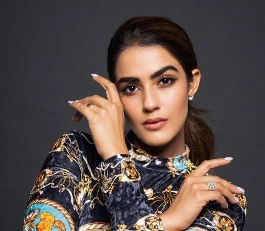Kavya Thapar says got to learn a lot from Randeep Hooda.. On set of ‘CAT' Webseries - Sangri Communications