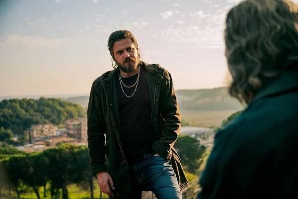 Christian - Season 1 - Sei destro o sinistro? - Z filmu - Edoardo Pesce