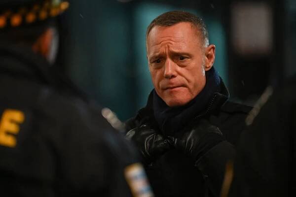 CHICAGO P.D. -- "In The Trenches: Part III" Episode 12014 -- Pictured: Jason Beghe as Sgt. Hank Voight
