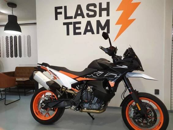 KTM 890 SMT 2024 SKLADEM (NOVÁ, 2024), 269.900 Kč