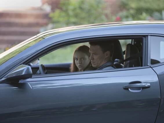Ve jménu vlasti - Odletím - Z filmu - Morgan Saylor, Diego Klattenhoff
