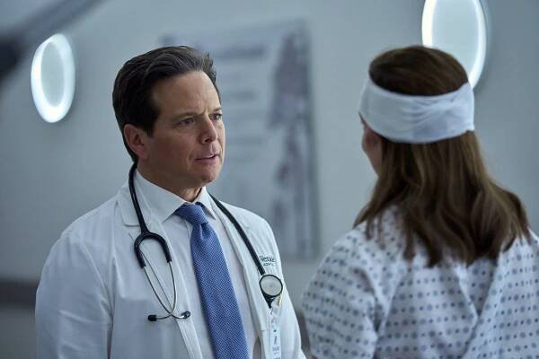 Scott Wolf Jokes About Diagnosing Family After Playing TV Doctors