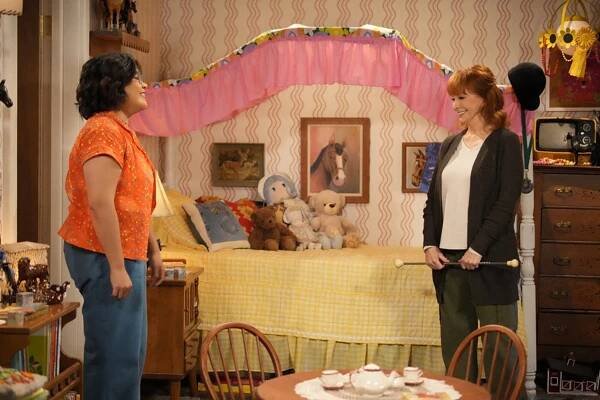 Happy's Place - Happy's House - Z filmu - Belissa Escobedo, Reba McEntire