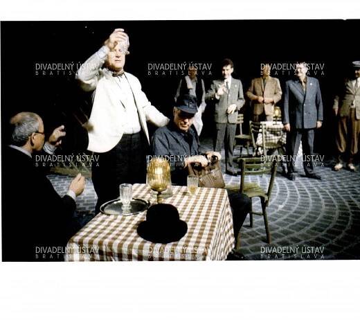 Ivan Rajniak (Hatzinger), Leopold Haverl (Karl Bockerer),Juraj Sarvaš (Hermann) a ďalší členovia obsadenia 