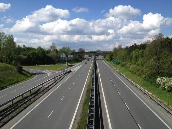 Soubor:Highway D46 (Czech Republic) on 1st kilometr to the north.jpg – Wikipedie