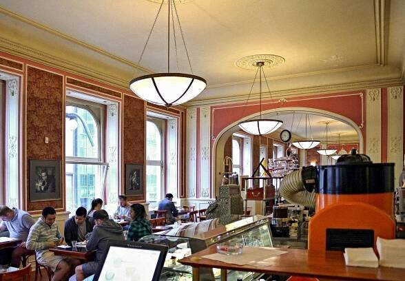 Soubor:Praha Café Louvre kavárna.jpg – Wikipedie