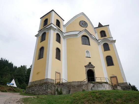 Poutní kostel Nanebevzetí Panny Marie v Neratově - Výlety Českem