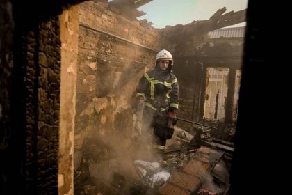 Rockets strike residential area of Kyiv, destroying apartments and sparking fires