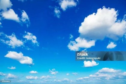 jasná obloha s mrakem - Bez autorských poplatků Obloha - Přírodní jev Stock fotka