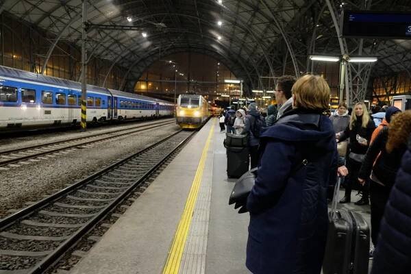Mezi ukrajinskými uprchlíky: Takhle se loučí s Českem. Nočním vlakem z Prahy se vrací až do Kyjeva