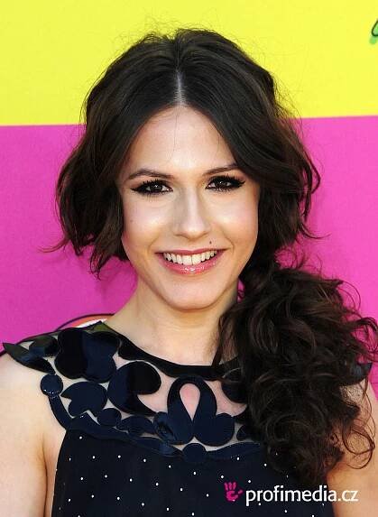 Erin Sanders - celebrity účes - HappyHair