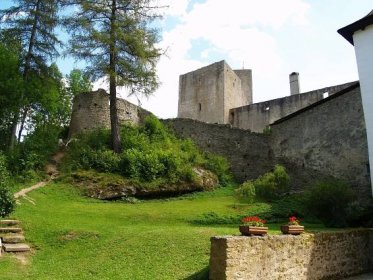 Zřícenina hradu Landštejn – strážní pevnost na sporné hranici