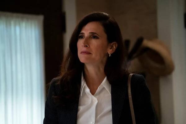The Unicorn - Three Men Out - Z filmu - Michaela Watkins