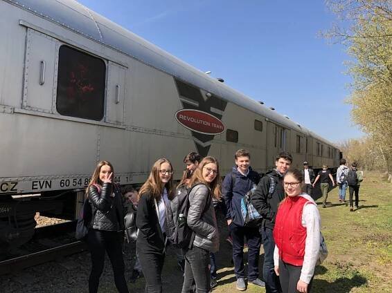 Revolution train - Základní škola Za Alejí