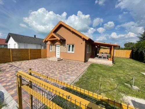Pohled zvenku, Lilla Apartman in Balatonmariafurdo