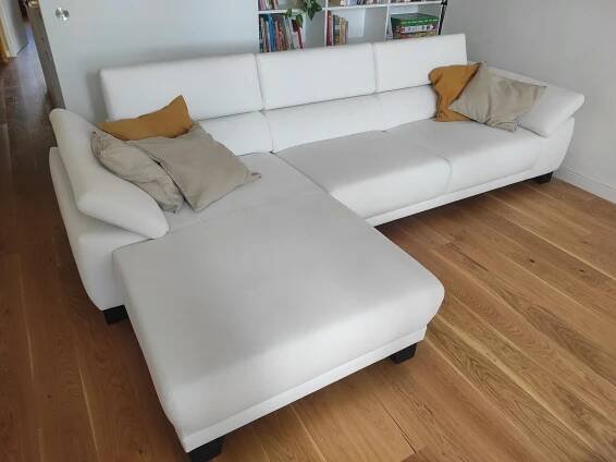 Bílá rozkládací koženková sedačka Phase Lyon