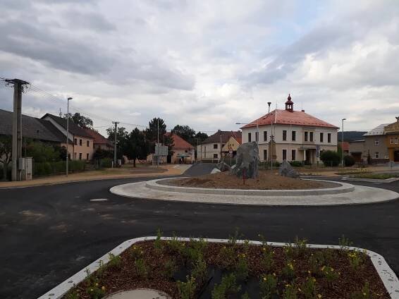 Průtah obce - bývalá kostková komunikace | Obec Bělkovice - Lašťany, okres Olomouc